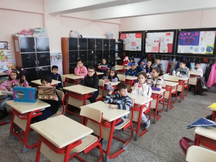 Minik Öğrencilerden Geri Dönüşüm Projesine Destek