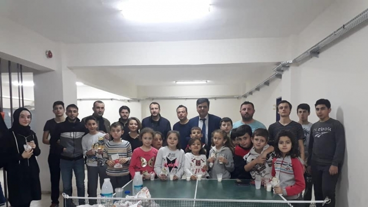 Başkan Yalçın, Masa Tenisi Kursu Öğrencileriyle Bir Araya Geldi