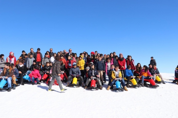 Çocuklar, Kayak Merkezinde Eğlendi