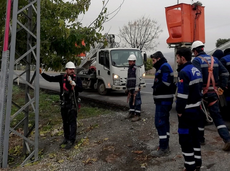Dicle Elektrik Çalışanlarına Sahada İsg Eğitimi