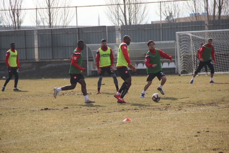 Elazığspor’un Yeni Teknik Direktörü Şehre Geldi