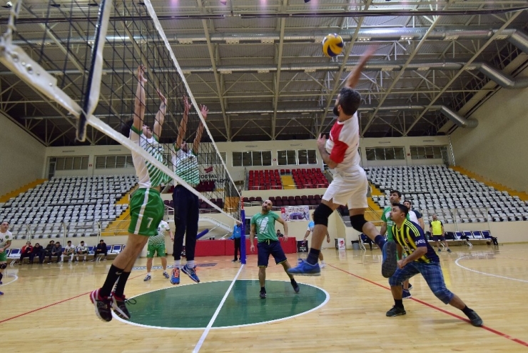 Bahçe Gençlerbirliği Şampiyon