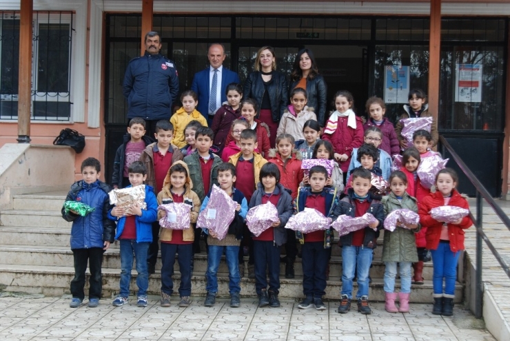 İlkokul Öğrencilerinden Örnek Davranış