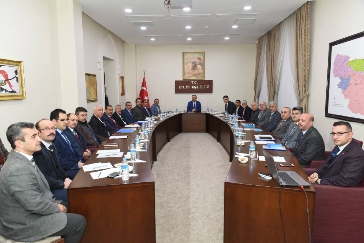 Vali Soytürk İlkokul Müdürleri İle Bir Araya Geldi