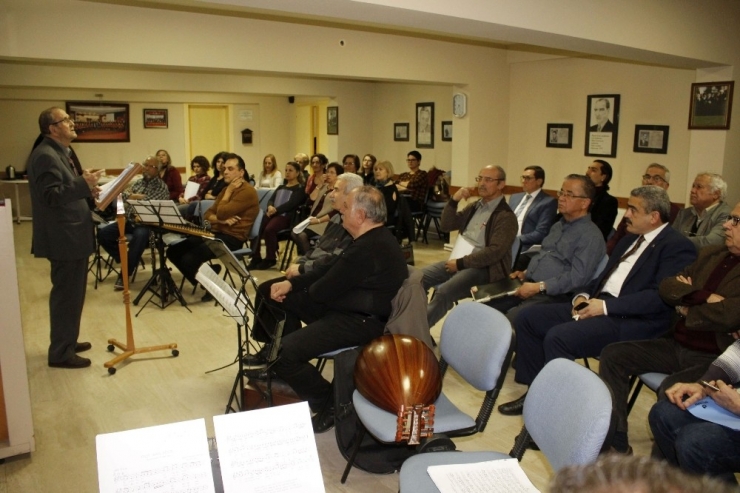 Başkan Alıcık Tsm Korosunu Ziyaret Etti