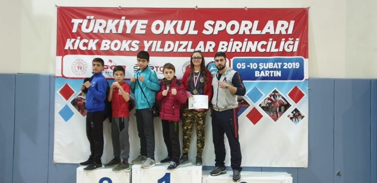 Kick Boks’ta Türkiye Şampiyonu Oldu