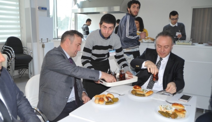 Özel Öğrencilere ‘Servis Elemanı Yardımcılığı Kursu’