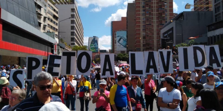 Venezuela’da Maduro Ve Guadio Destekçileri Meydanlarda