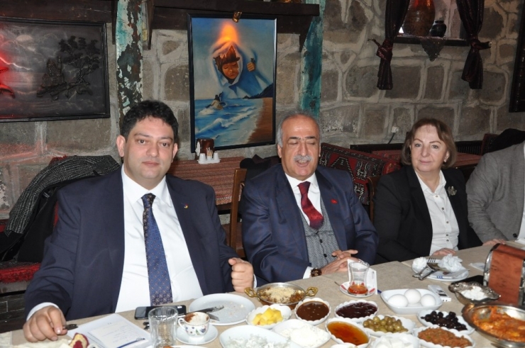 Rektör Prof. Dr. Çomaklı İle Başkan Oral Kahvaltılı Toplantıda Bir Araya Geldi