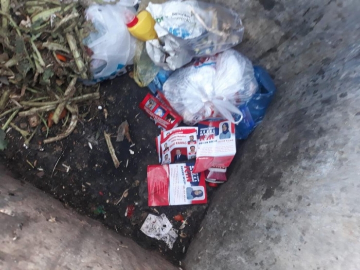 Bilecik’te Muhtar Adayların Çokluğu Çöplükleri Broşür Doldurdu