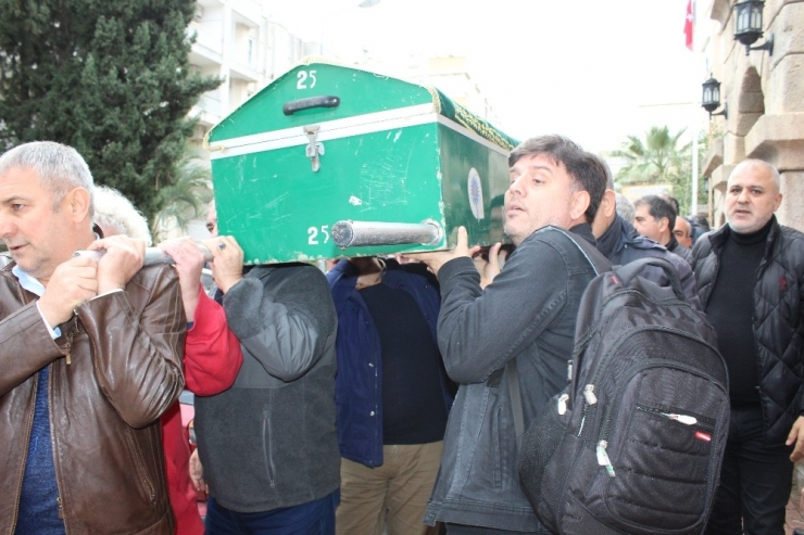 Gazeteci Aloğlu, Meslektaşlarının Omuzlarında Taşındı