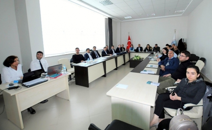 Üniversite De Proje Yazma Eğitimi Verildi