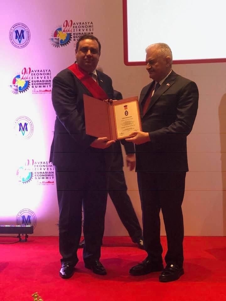 Prof. Dr. Uğur Özgöker’e“onur Madalyası”