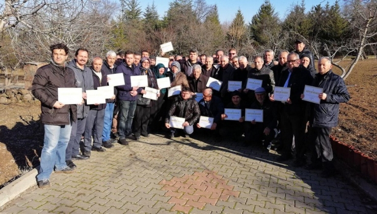 51 Vatandaş Daha Budama Eğitimini Tamamladı