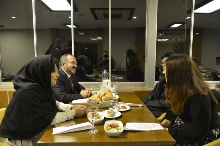 Rektör Çufalı, Uluslararsı Öğrencilerle Yemekte Buluştu