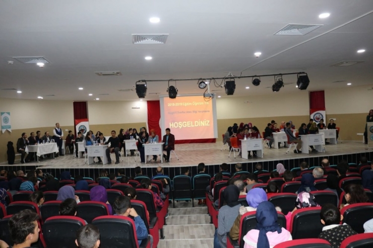 Acıgöl’de Ortaokullar Bilgi Yarışması Düzenlendi