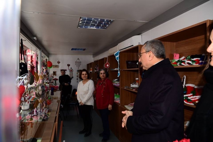 İsmail Erdem’den Ataşehirlilere 14 Şubat’ta Kırmızı Karanfil