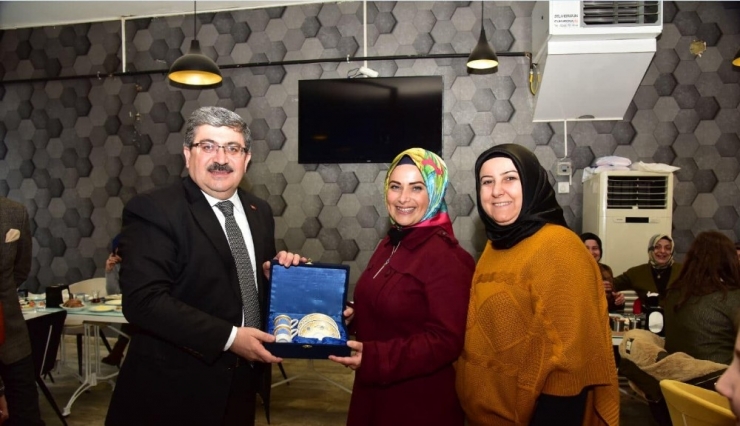 Başkan Can Gönüllü Anneleri Ağırladı