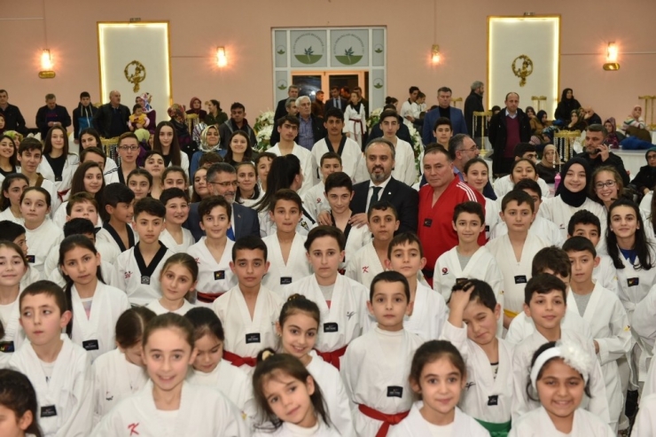 Uçan Tekmelerin Sertifikası Aktaş’tan