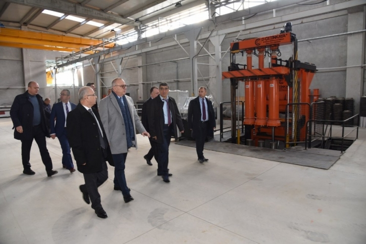 Başkan Ergün Kilit Parke Taş Fabrikasını Gezdi