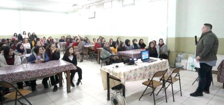 Öğrencilere Bilişimin Geleceği Ve Fırsatları Anlatıldı