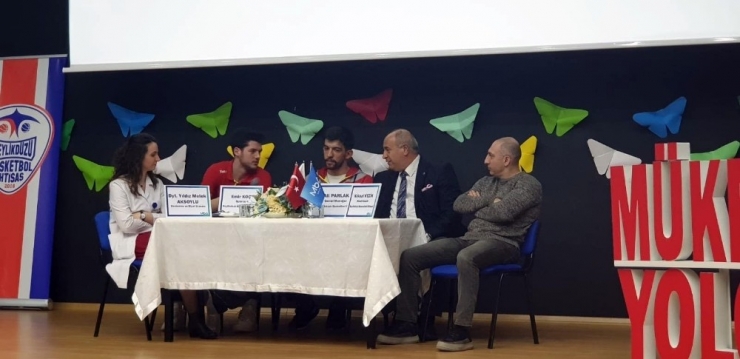 Çocuklar, Profesyonel Sporcu Ve Doktorla Buluştu