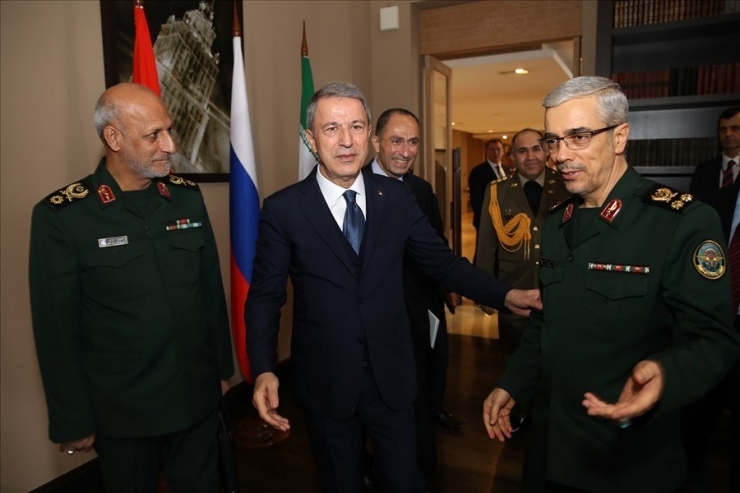 Bakan Akar, İranlı Mevkidaşı İle Bir Araya Geldi