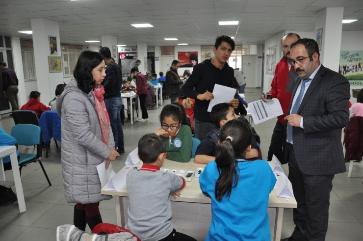 Öğrenciler, Ekranla Değil Akranla Buluşuyor