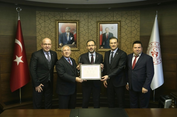 Bakan Kasapoğlu’na U12 İzmir Cup Daveti