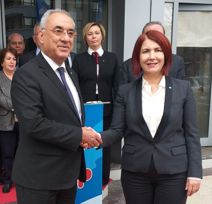 Chp’li Avcılar Belediye Başkanı Handan Toprak Benli Dsp’ye Katıldı