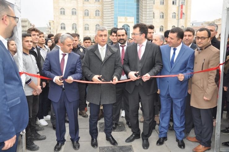 Cizre’de Eğitim Ve Kariyer Fuarı Açıldı