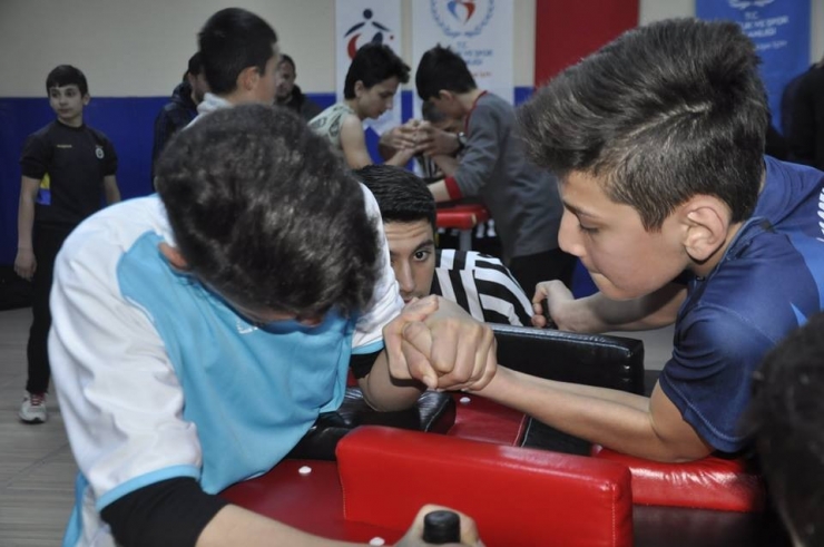 Okullar Arası Bilek Güreşi İl Birinciliği Tamamlandı