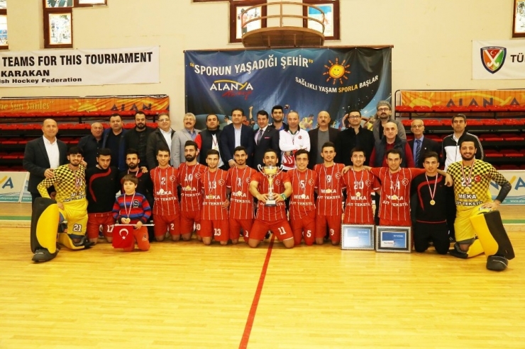 Hokeyciler Bakan Kasapoğlu’ndan Kapalı Salon İstiyor