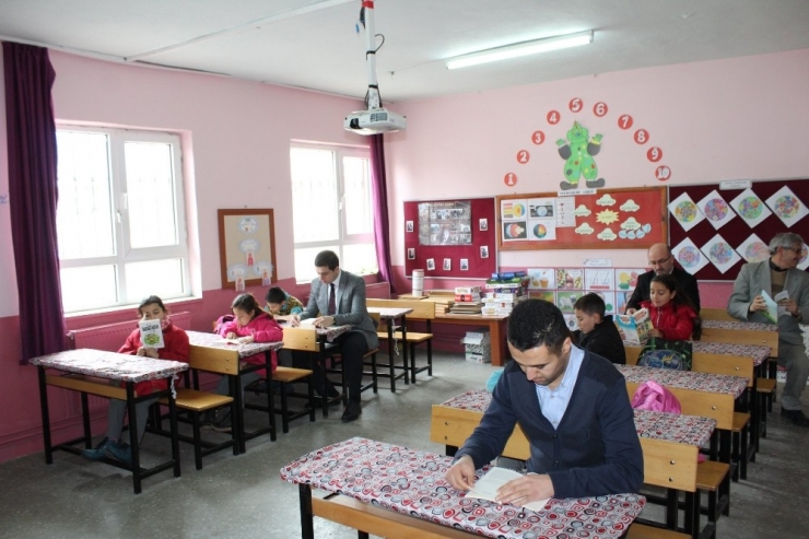 Kaymakam Başar, Öğrencilerle Kitap Okudu