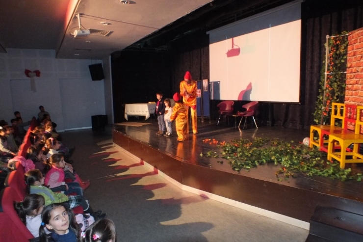 Malazgirt’te ’Diş Canavarı’ Oyunu Sahnelendi