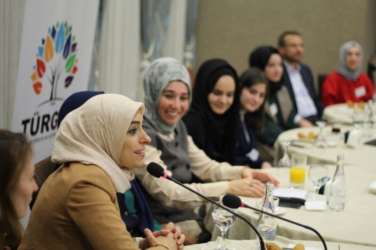 Taşkesenlioğlu, Tecrübelerini Paylaştı