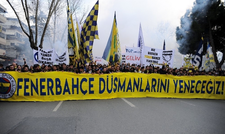 Fenerbahçeli Taraftarlar Tff’ye Tepki İçin Yürüdü