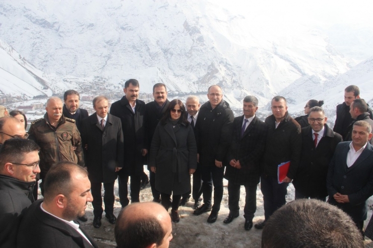 Bakan Kurum, Hakkari’den Ayrıldı