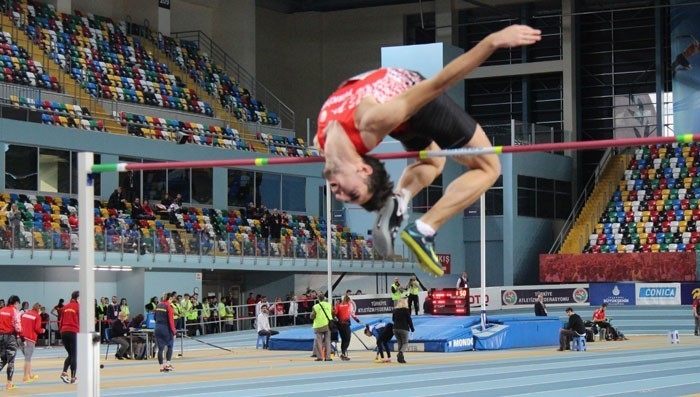 Denizlili Milli Atlet Yüksek Atlamada Türkiye Rekorunu Kırdı