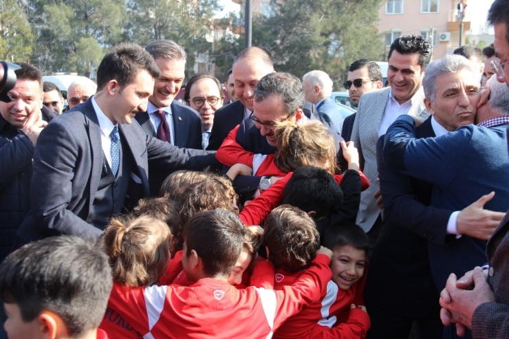 Bakan Kasapoğlu: "İzmir İçin Çok Güzel Projelerimiz Var"