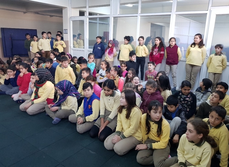 Burhaniye’de Milli Jimnastik Antrenörü Şenol Öğrencilerle Bir Araya Geldi