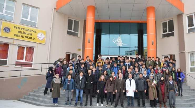 Rektör Savaş Lise Öğrencilerine Matematiği Anlattı