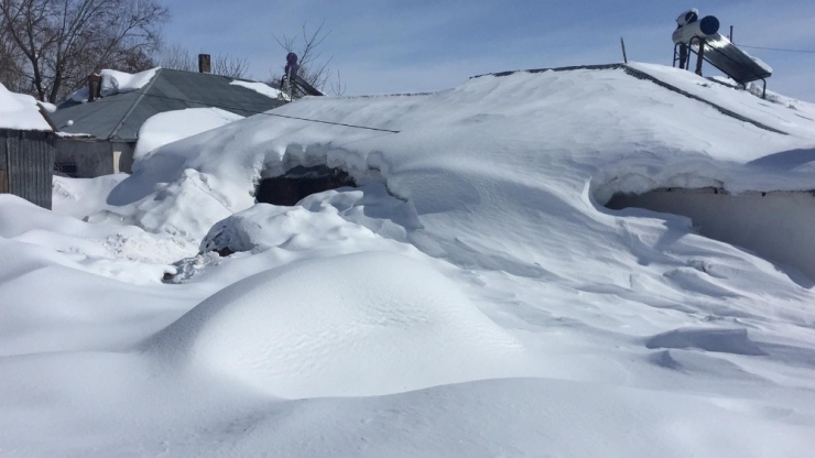 Karlıova 2 Aydır Kar Altında