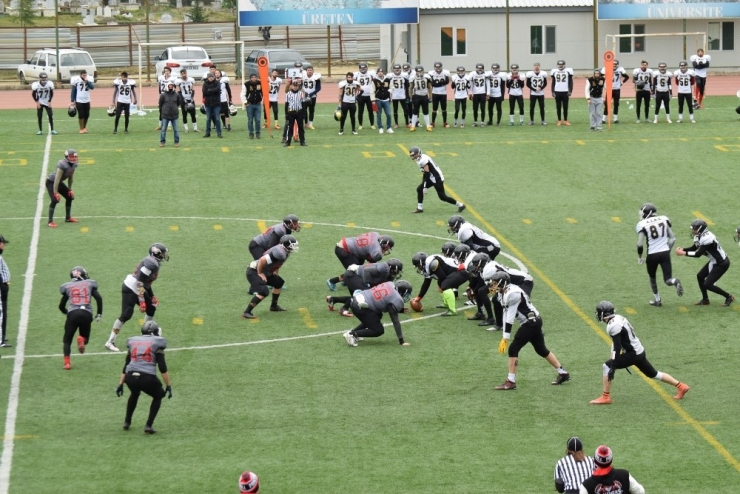 Panthers Zirvedeki Yerini Korudu