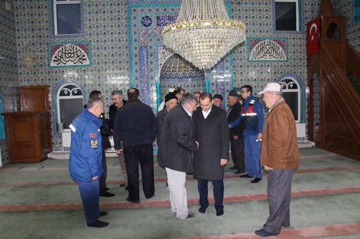 Protokol Üyeleri Sabah Namazında Buluşup Köylülerle Çorba İçtiler