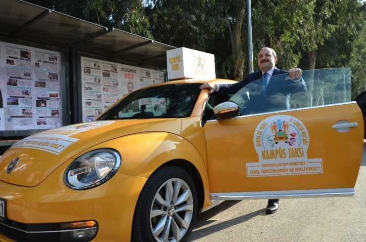 Bakan Varank, ’Kampüs Taksi’ Şoförü Oldu