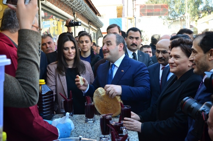 Bakan Varank’a Şalgam Suyu İkram Edildi