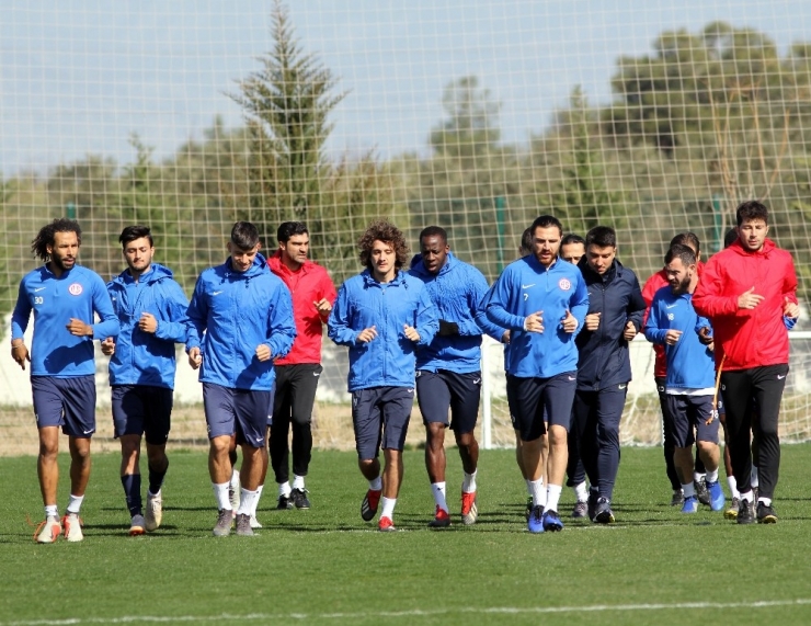 Antalyaspor Ara Vermeden Çalışmalara Başladı