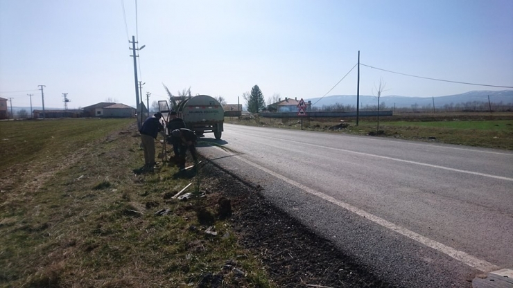 Aslanapa’da Bin 600 Fidan Toprakla Buluştu