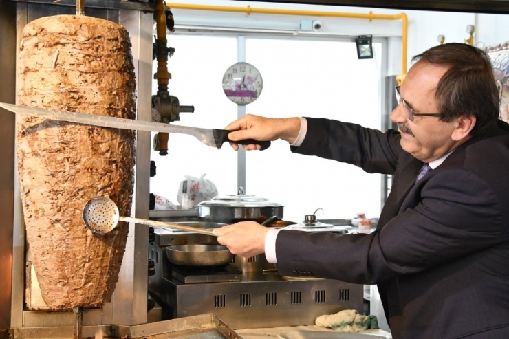 Başkan Zihni Şahin: “Esnafın Sorunlarını Çözeceğiz"